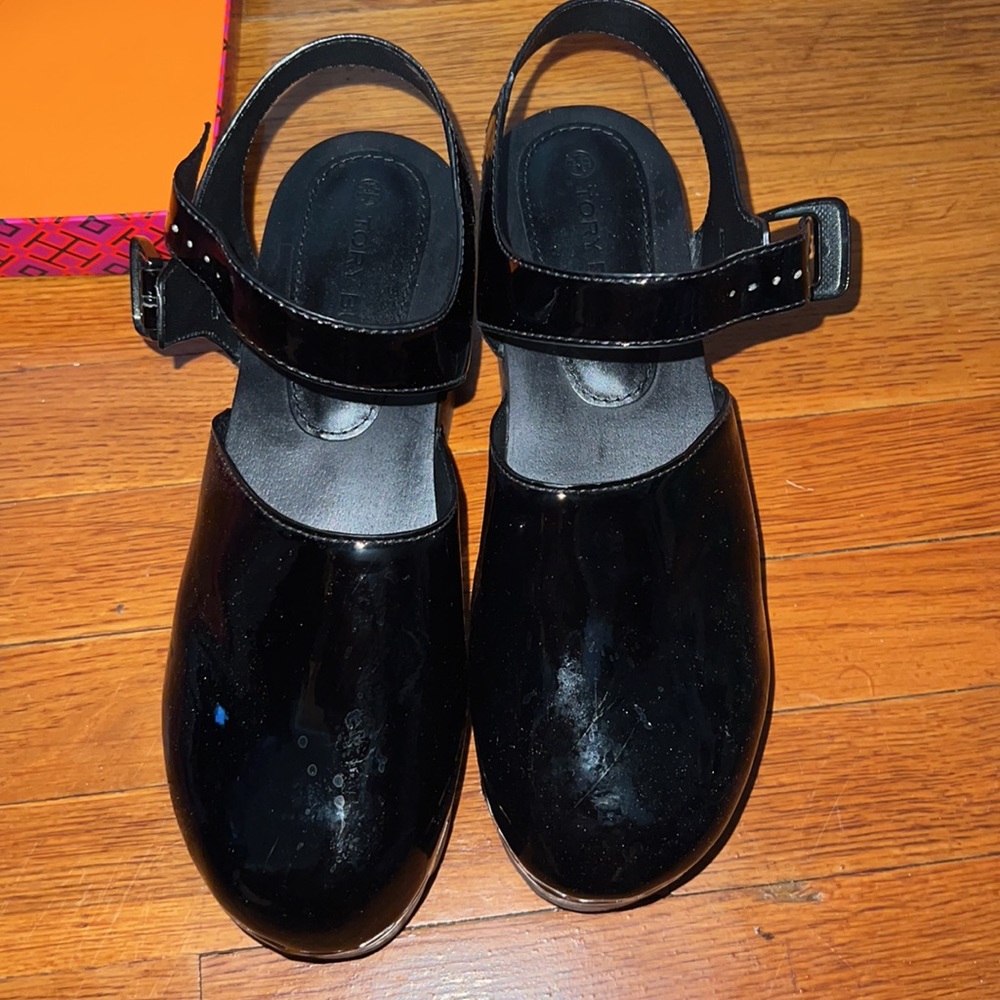Tory Burch Patent Leather Lug Sole clog, size 10.5. Beautiful shoes. Must have.